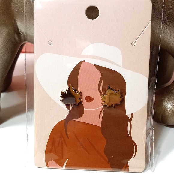 Fall Maple Leaf Minimalist Gold Tone Stainless Steel Stud Earrings NWT - Picture 4 of 4